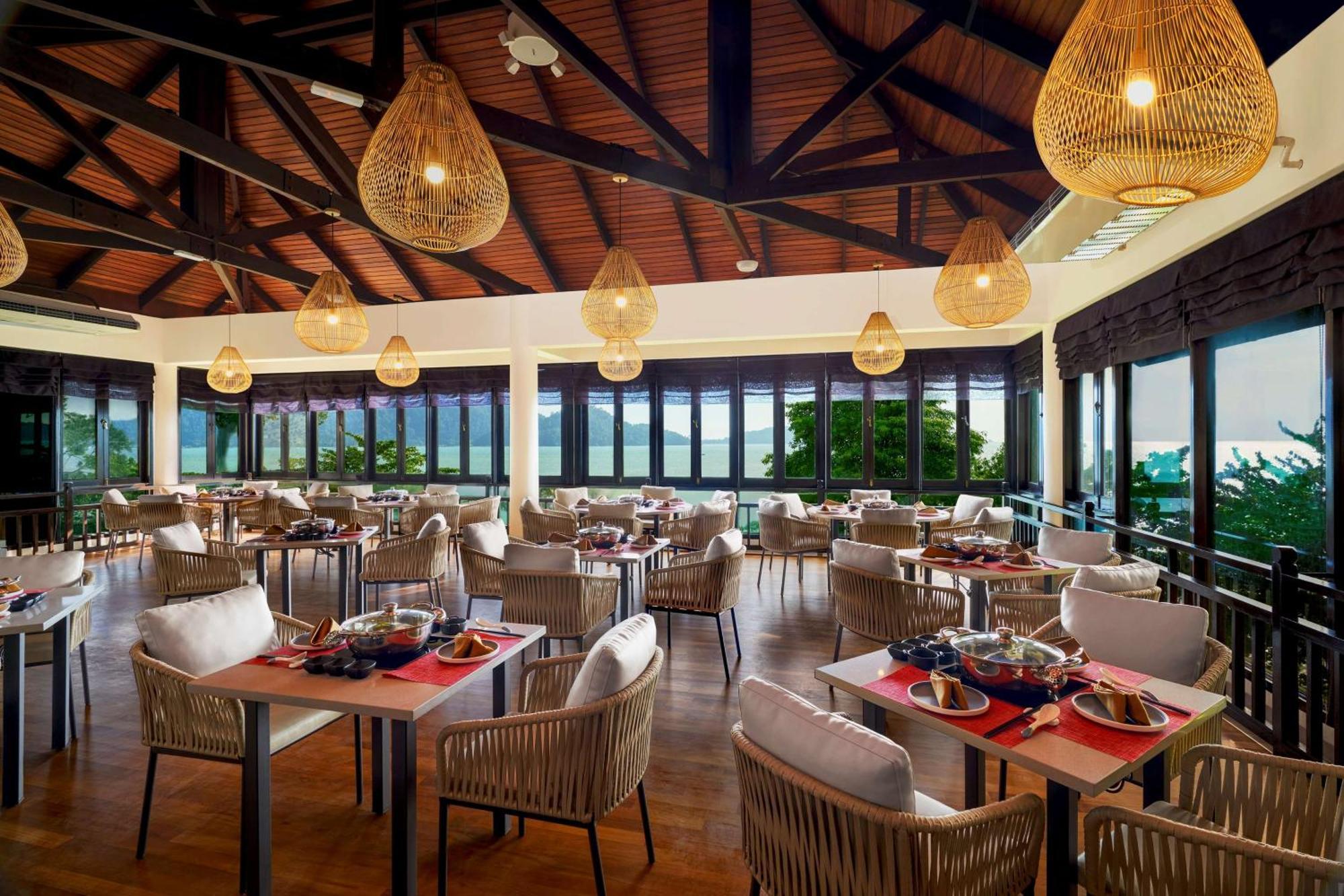 Hotel Doubletree By Hilton Damai Laut Lumut Zewnętrze zdjęcie